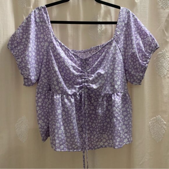 Lavender and White Ditsy Floral Print Cropped Blouse with Shirred Back NWOT - Picture 2 of 10